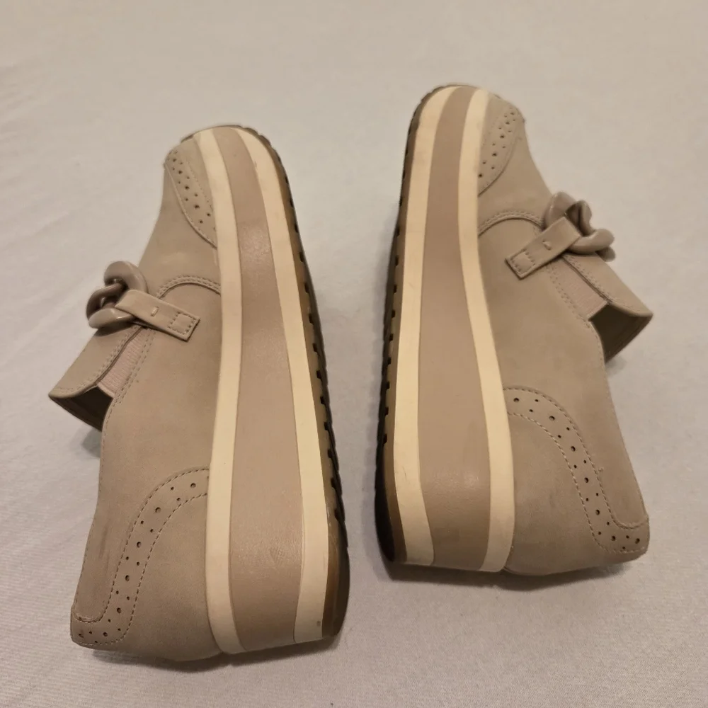 DOLCE VITA Jhenee Beige Slip-On‎ Chunky Chain Platform Sneakers Women's Size 7.5